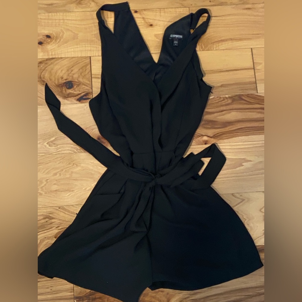 Express Romper, ties at the waist, size 6